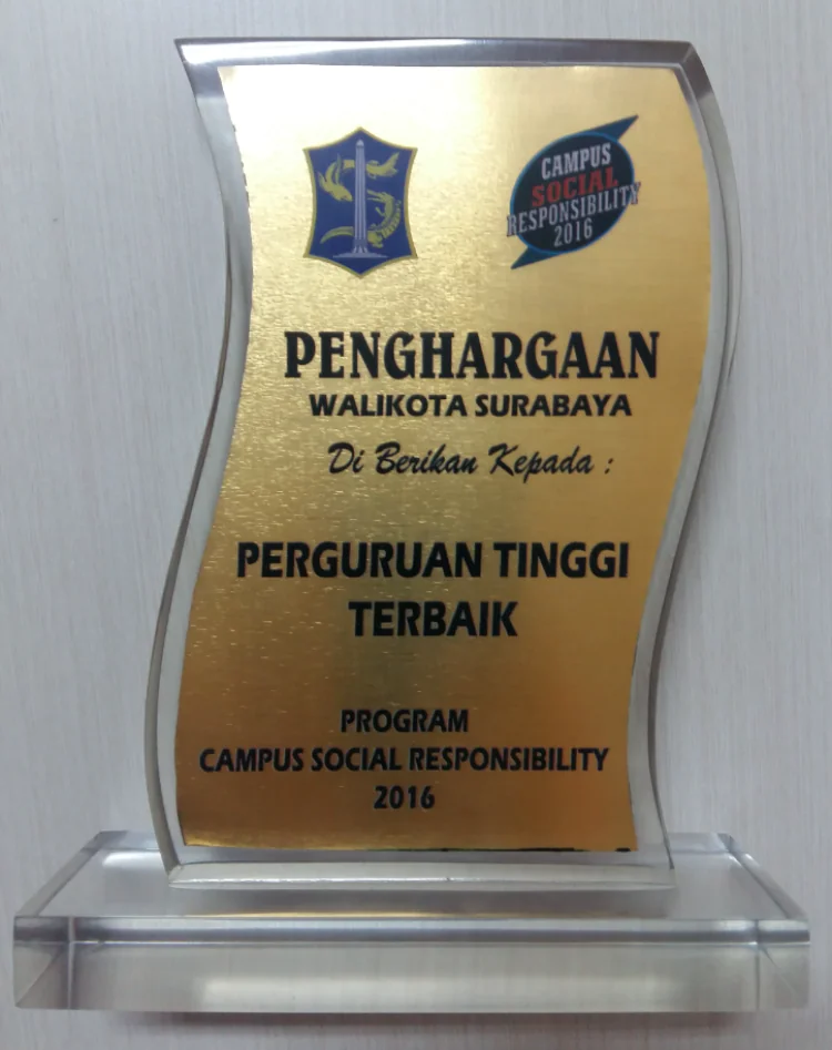 Foto Penghargaan dan Prestasi Juara Terbaik Program Campus Social Responsibility (CSR)