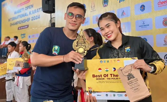 Foto Penghargaan dan Prestasi Juara I Kumite Putri Bebas POLRI Cabang Olahraga Karate Tingkat Nasional