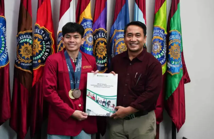 Foto Penghargaan dan Prestasi Meraih Medali Emas pada World Climbing series kategori lead di Praha, Republik Ceko