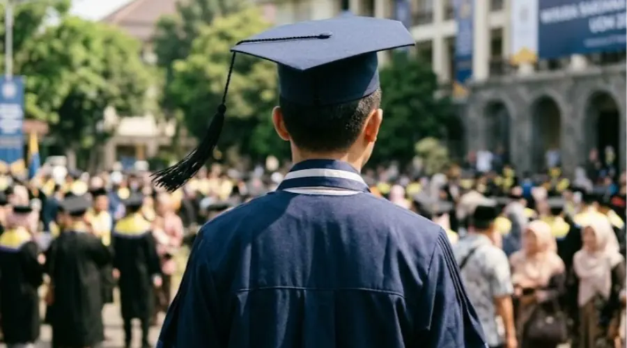 Gambar Berita 1 Juta Sarjana Menganggur, Pakar Umsura: Ijazah Tak Otomatis Jadi Modal Ekonomi