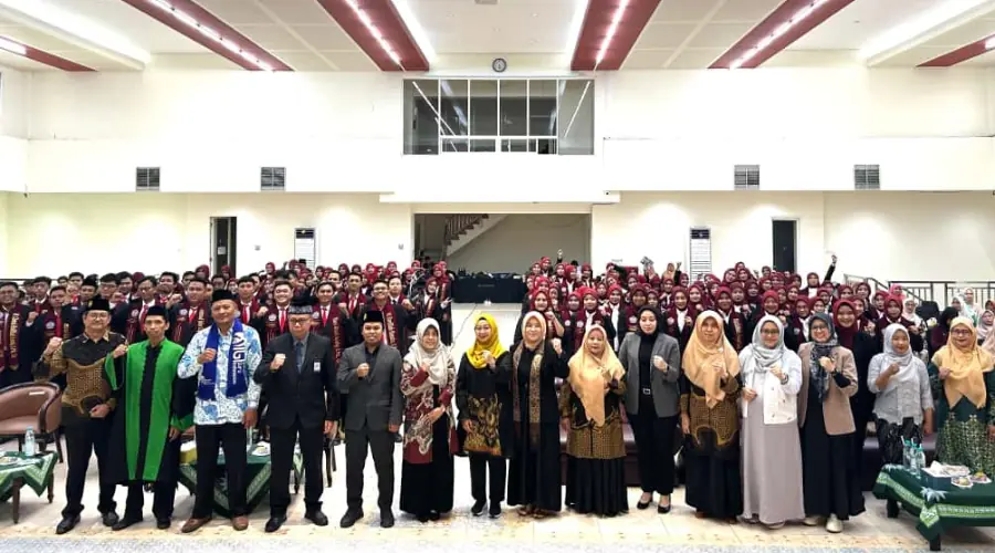 Gambar Berita 142 Lulusan PPG FKIP UMSurabaya Resmi Dikukuhkan dan Diambil Sumpah sebagai Guru Profesional