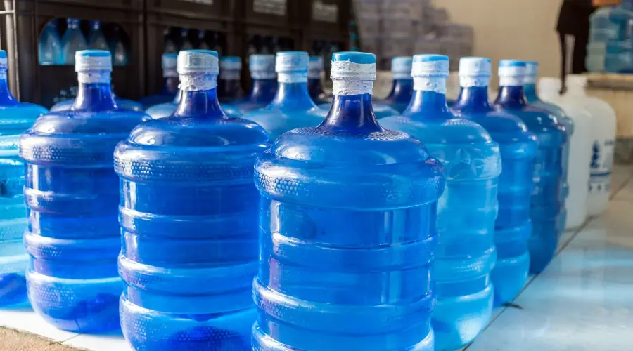 Berita Terbaru Air Minum Isi Ulang Aman Dikonsumsi? Dosen Umsura Ungkap Risiko dan Cara Memilih Depot