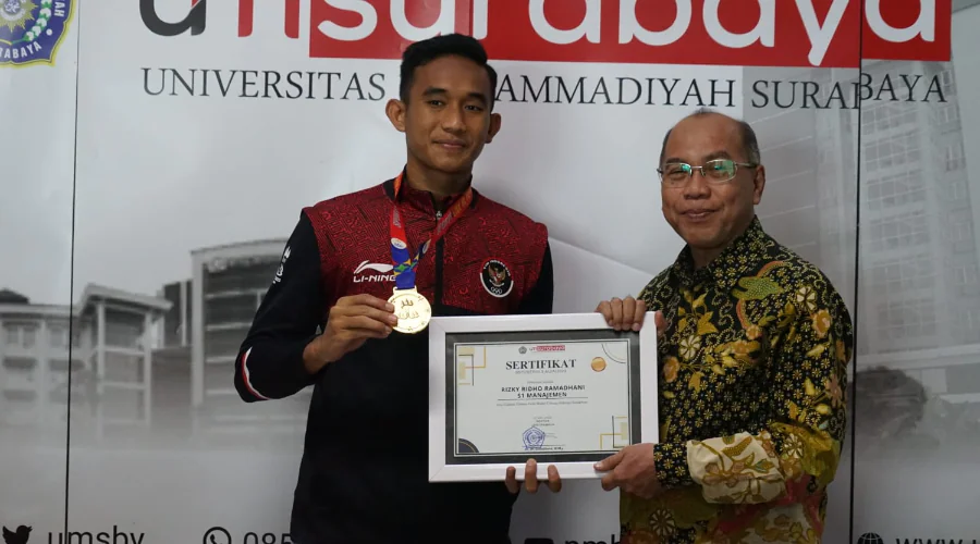 Gambar Berita Antar Timnas U-22 Raih Emas, UM Surabaya Berikan Bonus untuk Rizky Ridho
