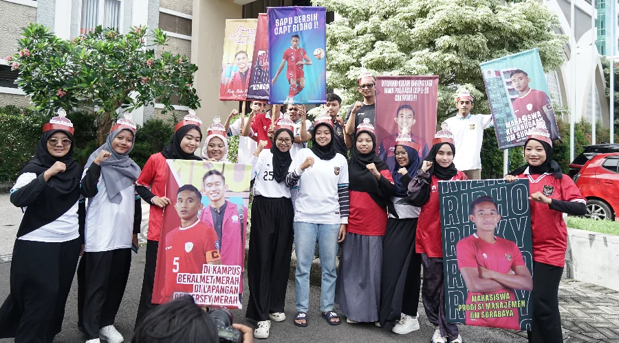 Gambar Berita Bangga atas Kemenangan Timnas U-23, Teman Kampus Pasang Foto Rizky Ridho di Berbagai Sudut