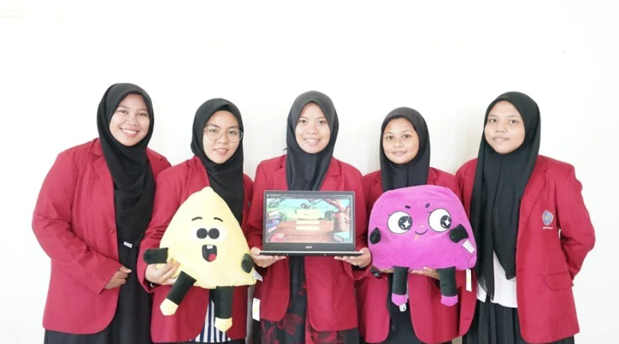 Gambar Berita Ciptakan Inovasi Boneka Geometri Dari Limbah Sampah Plastik, Mahasiswa UM Surabaya Lolos PIMNAS
