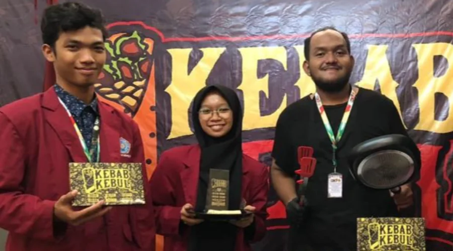 Gambar Berita Ciptakan Kebab Sehat dari Jamur Kancing, Mahasiswa UM Surabaya Lolos KBMI