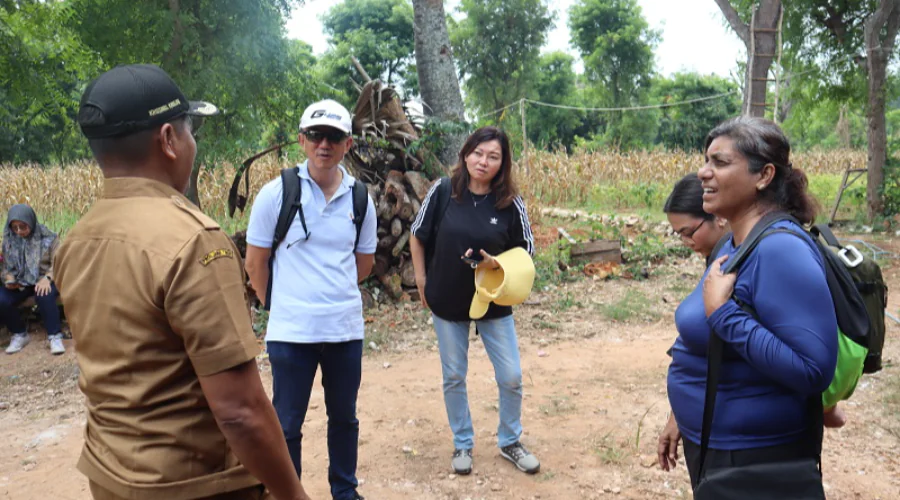 Gambar Berita Accompanied by UM Surabaya, Singapore Polytechnic Observes the Location of Learning Express International KKN in Lamongan