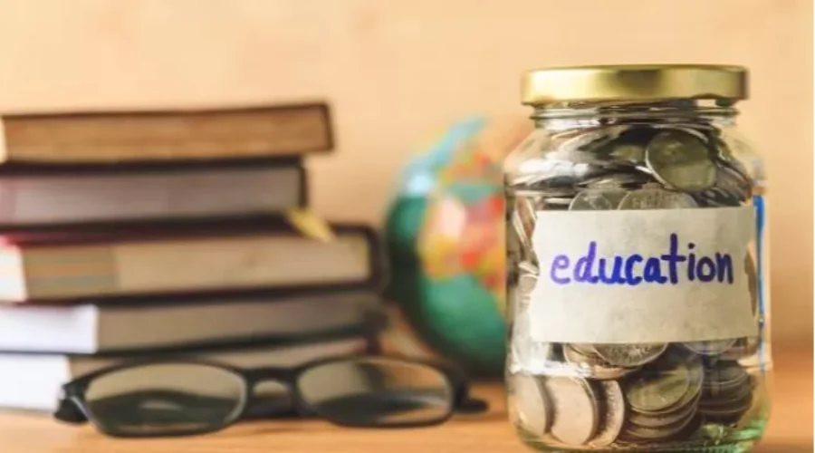 Artikel Dosen UM Surabaya Bagikan Tips Perencanaan Dana Pendidikan Anak untuk Pengantin Baru