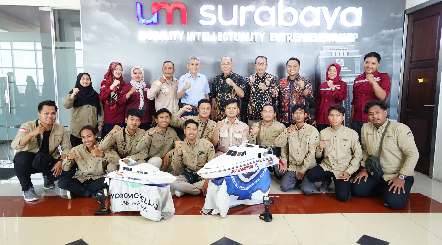 Gambar Berita Dua Tim Mahasiswa UM Surabaya Bersaing di Final Kontes Kapal Cepat Tak Berawak Nasional 2023