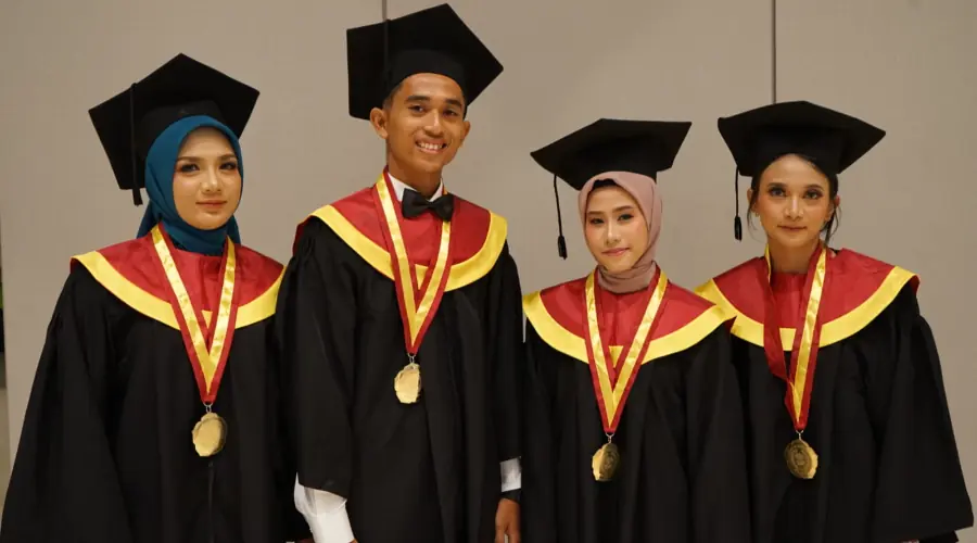 Gambar Berita Empat Atlet Nasional, dari Duyung hingga Panjat Tebing, Kompak Lulus di Wisuda 53 UMSurabaya