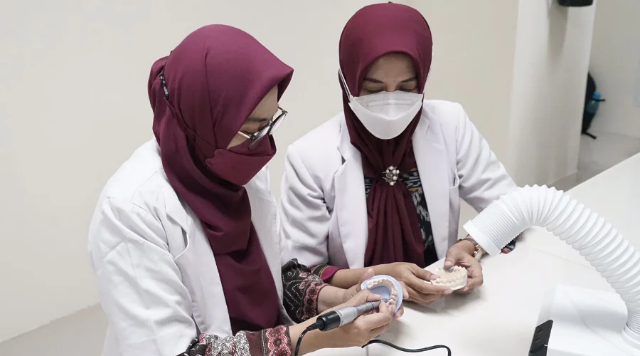 Gambar Berita FKG UM Surabaya Perkuat Pembelajaran dengan Metode Digital Dentistry