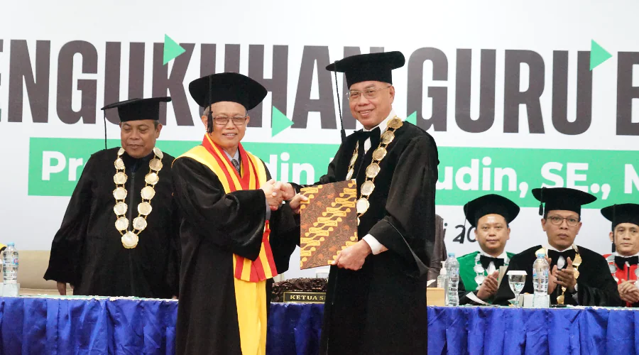 Gambar Berita Fokus pada  Bidang Ilmu Ekonomi Manajemen Keuangan, Didin Fatihudin Dikukuhkan jadi Guru Besar UM Surabaya