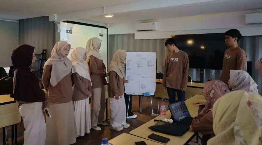 Berita Terbaru GENIUS CAMP 2026: Siapkan Duta Internasional UMSURA yang Global dan Berdaya Saing