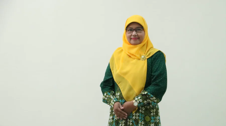 Gambar Berita Almost Failing to Study, Waode is Now a Lecturer and Head of the UM Surabaya Language Center