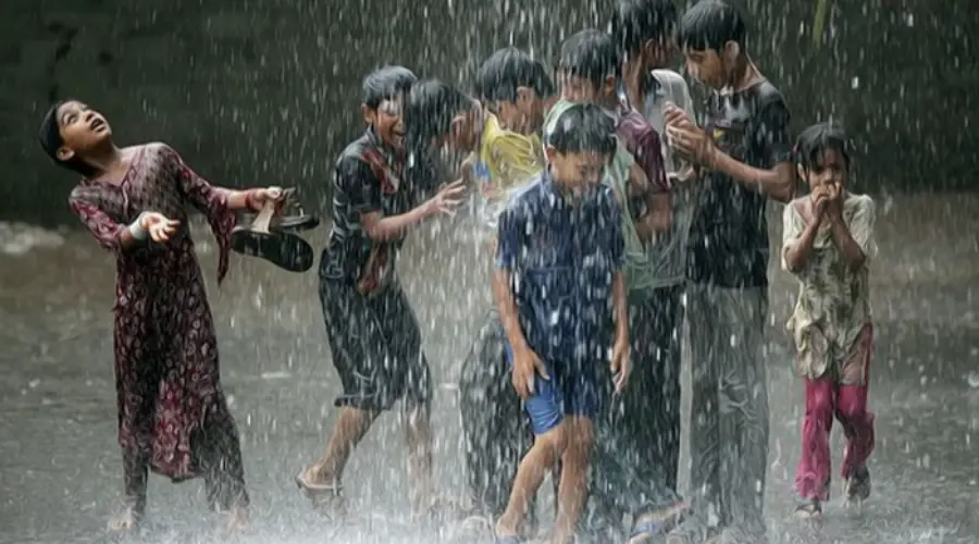 Gambar Artikel Ini Tips Menjaga Kesehatan Anak dari Dosen FK UMSurabaya saat Musim Hujan