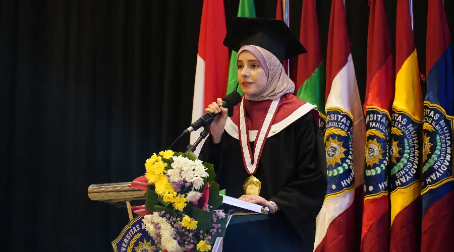 Gambar Berita Kerjakan Tugas Akhir di Tengah Gejolak Palestina-Israel, Cerita Sondos Jehad Shnewra Mahasiswa Asal Palestina yang Berhasil Lulus Cumlaude di UMSurabaya