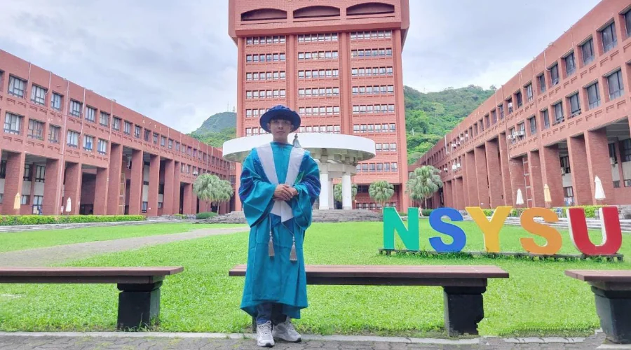 Gambar Berita The Story of a Lecturer at UM Surabaya, a Vegetable Seller's Son who Wins an Overseas Scholarship