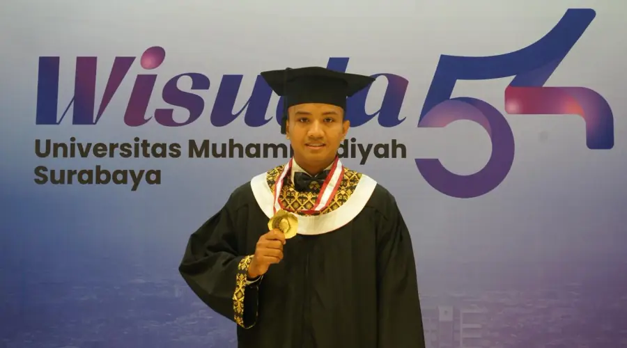 Berita Terbaru Kuliah Sambil Bekerja, Faris Hafal 30 Juz dan Lulus Cumlaude dalam 3,5 Tahun Tanpa Skripsi