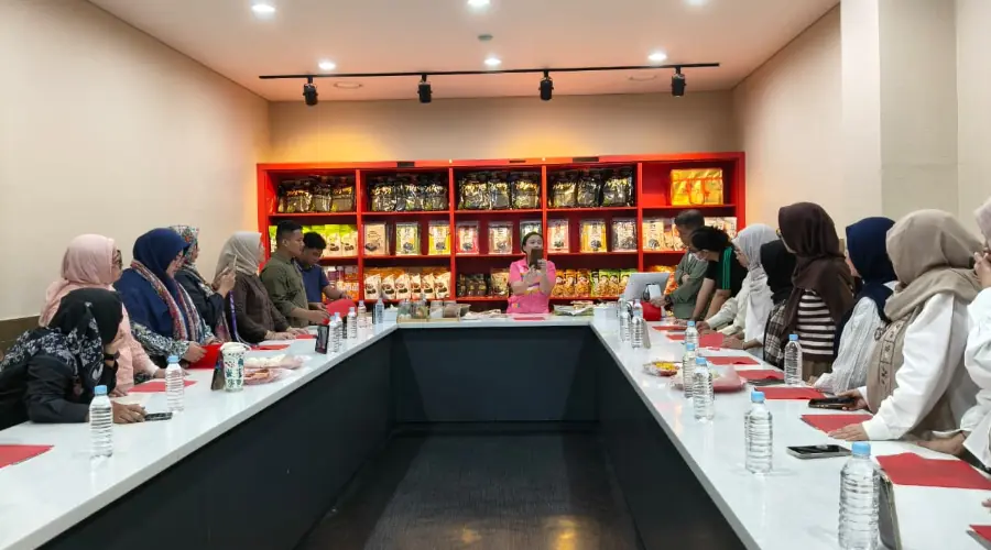 Gambar Berita Membuat Makanan Sehat, Mahasiswa UMSurabaya Belajar di Kimchi School Korea Selatan