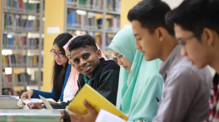 Gambar Artikel Mengapa Mahasiswa Harus Mengikuti Organisasi? Ini Penjelasan Kemahasiswaan UM Surabaya