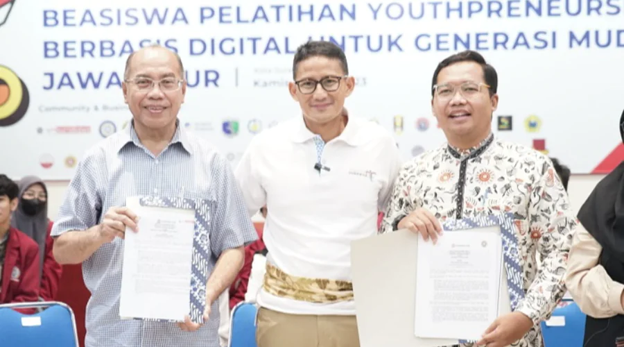 Gambar Berita Menparekraf Signs Collaboration with UM Surabaya, Following are the Four Implementations