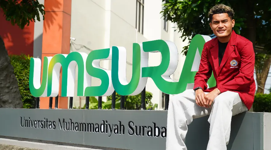 Gambar Berita Mikael Tata, Pemain Persebaya, Resmi Jadi Mahasiswa Universitas Muhammadiyah Surabaya
