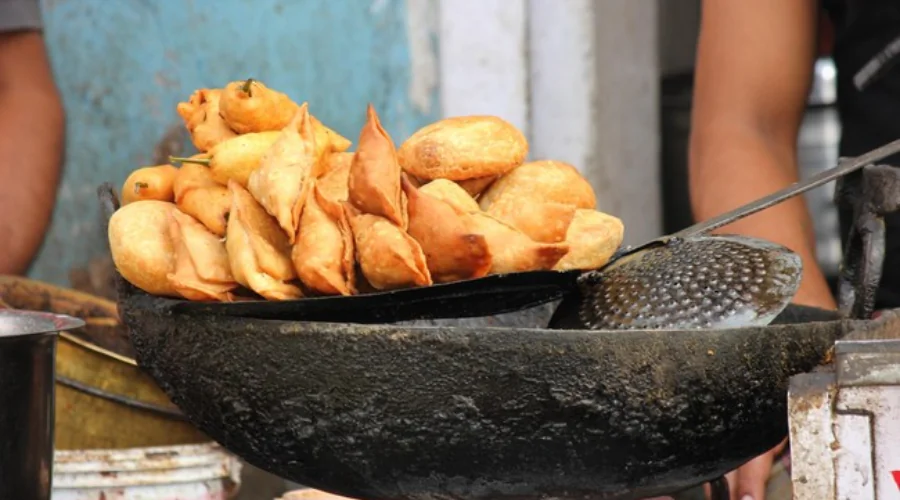 Gambar Artikel Ners UM Surabaya Bagikan 3 Kebiasaan Makan saat Berbuka Puasa yang Berdampak Buruk bagi Kesehatan