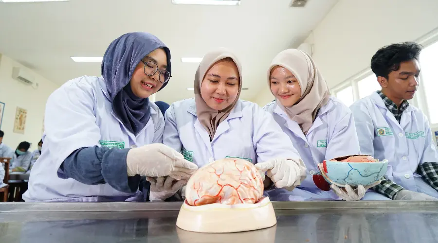 Gambar Berita Nilai UTBK Bisa Jadi Tiket Masuk FK dan FKG UMSURA, Tak Perlu Tes Lagi!