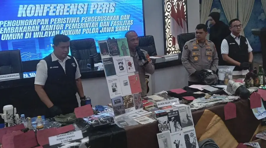 Gambar Artikel Pakar Hukum UMSurabaya Kritik Sweeping Buku oleh Polisi: “Mencederai Kebebasan Akademik”