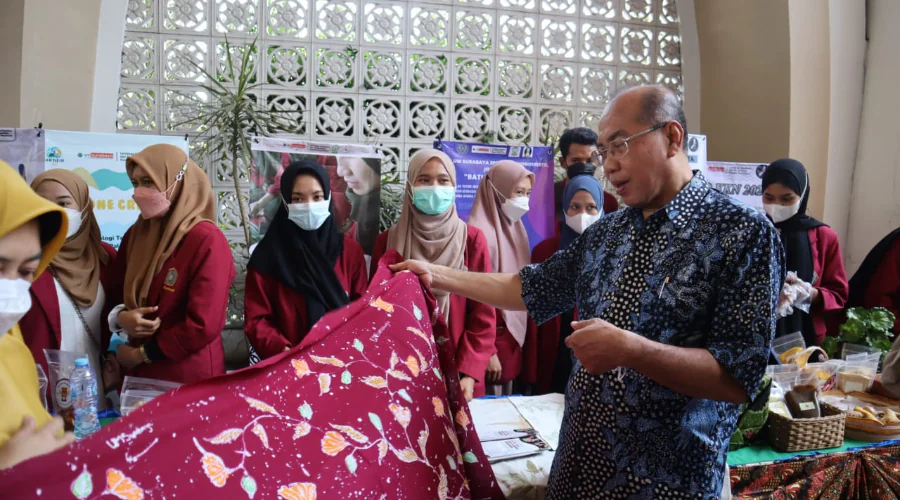 Gambar Berita Penutupan KKN UM Surabaya, Pamerkan 45 Produk Unggulan Inovasi