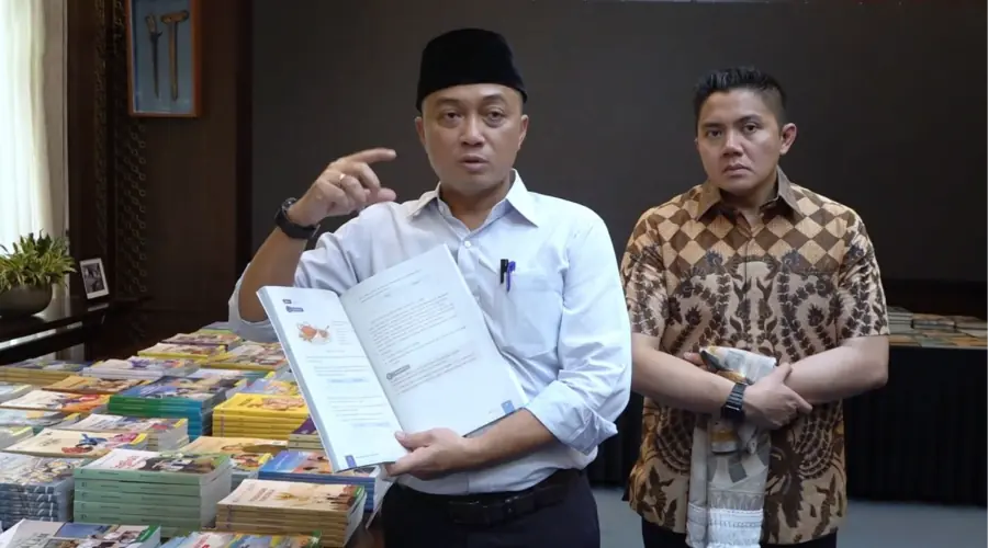 Gambar Artikel Prabowo Ingin Perbaiki Buku Pelajaran, Pakar Umsura Soroti Bias dan Stereotipe