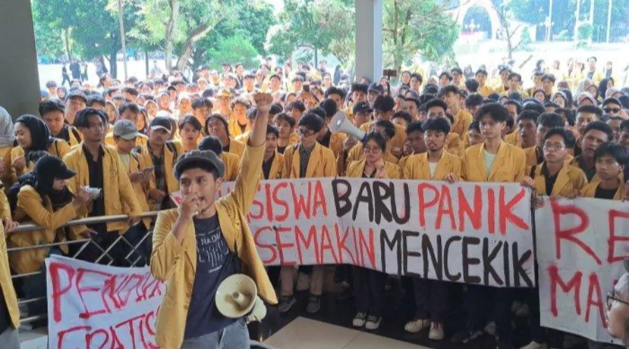 Gambar Artikel Ramai Protes Mahasiswa soal UKT Mahal, Ini Kata Pakar UM Surabaya