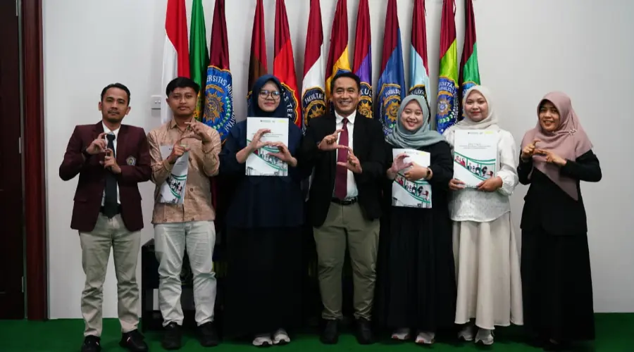 Gambar Berita Rektor Umsura Beri Apresiasi Tendik yang Berhasil Raih Beasiswa Study Luar Negeri