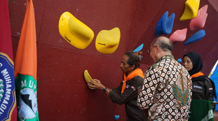 Gambar Berita Resmikan Wall Climbing Baru, UM Surabaya Bakal Buka Sekolah Akademi Panjat Tebing Januari Mendatang