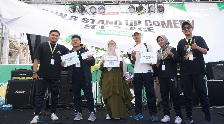 Gambar Berita Ribuan Mahasiswa Baru UM Surabaya Sampaikan Aspirasi Pemilu Lewat Stand Up Comedy