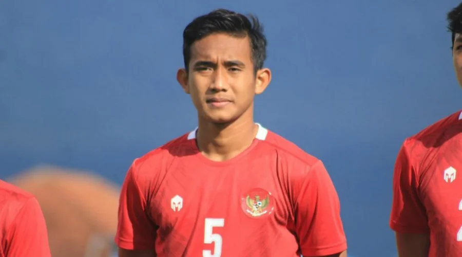 Gambar Berita Rizky Ridho Ramadhani, Mahasiswa UM Surabaya Antar Timnas Sepakbola U-22 Juarai Sea Games 2023