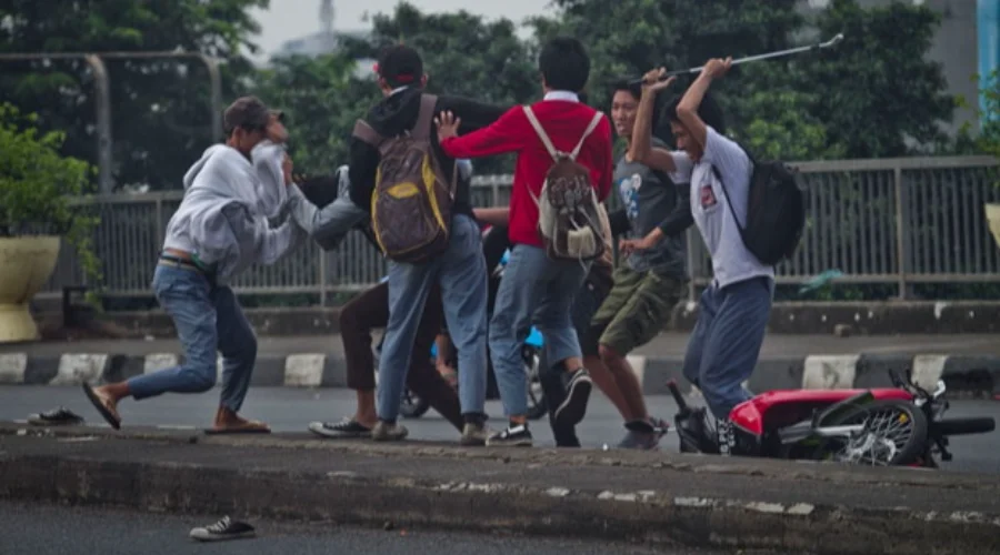 Gambar Artikel Tawuran Pelajar Kembali Marak, Dosen UM Surabaya Ingatkan Soal Ruang Publik untuk Gen-Z