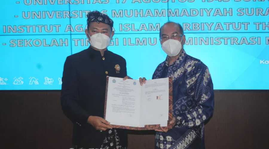Gambar Berita Improving Cooperation and HR Development, Lamongan Regency Government and UM Surabaya Press the MoU