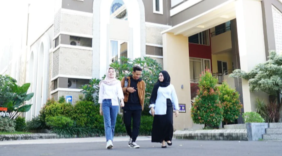 Gambar Berita UM Surabaya Enters the Top 10 Ranking of the Best Universities in Surabaya, UniRank Version