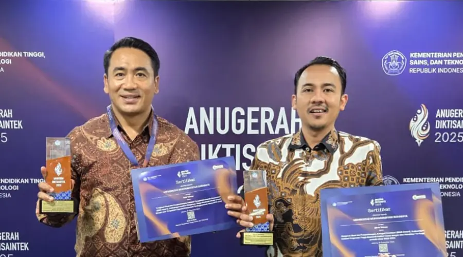 Gambar Berita UMSURA Raih Penghargaan Gold dan Silver di Anugerah Diktisaintek 2025 pada Kluster Utama Penelitian dan Pengabdian