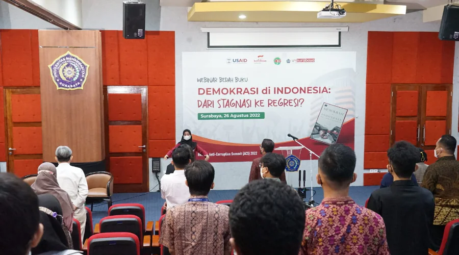 Gambar Berita Invite Thomas Power from Flinder University, Partnership and UM Surabaya to discuss contemporary democracy